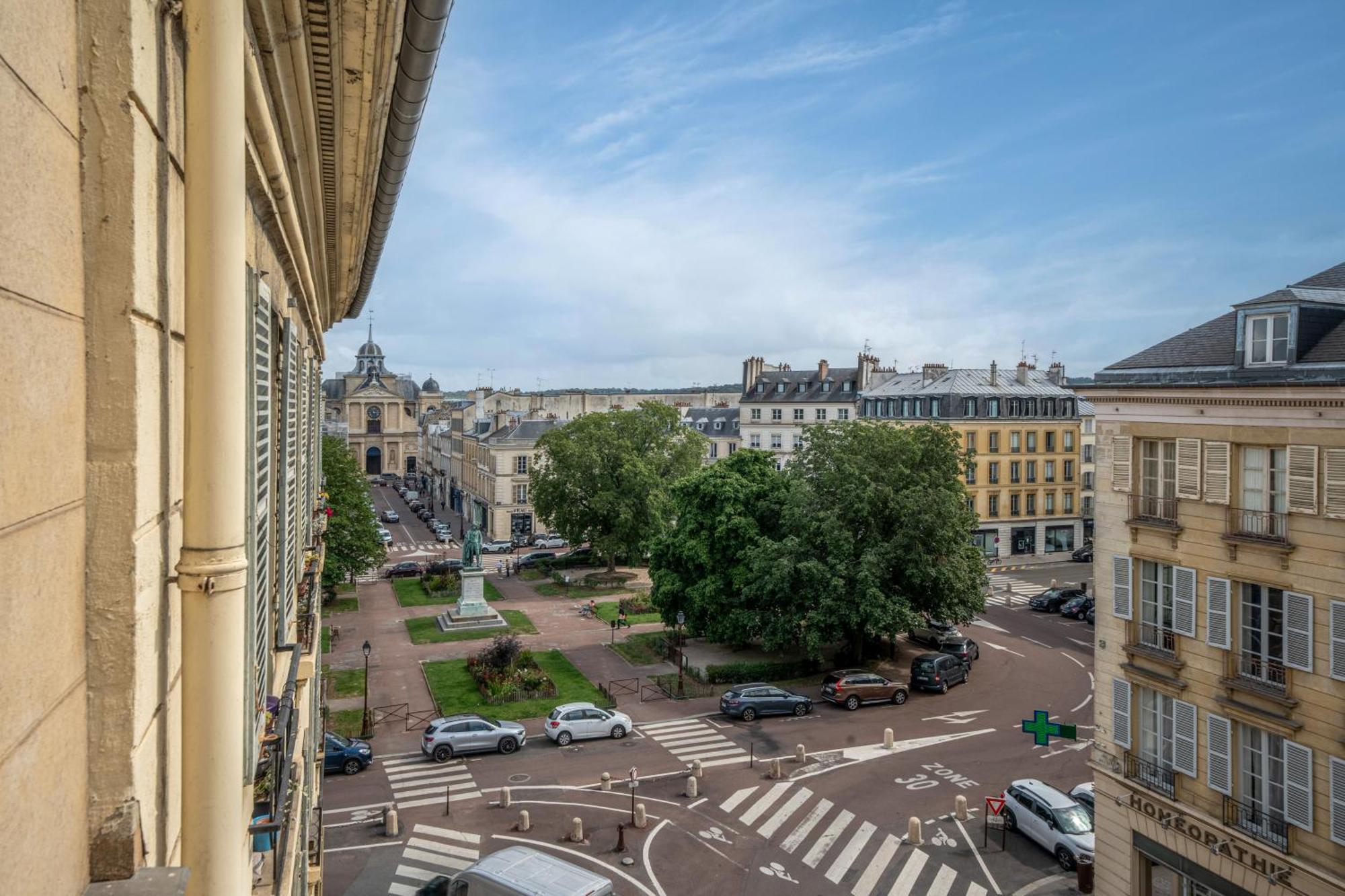 Le Versailles Soleil Classe 3 Etoiles Charme & Vue Chapelle Royale Dış mekan fotoğraf